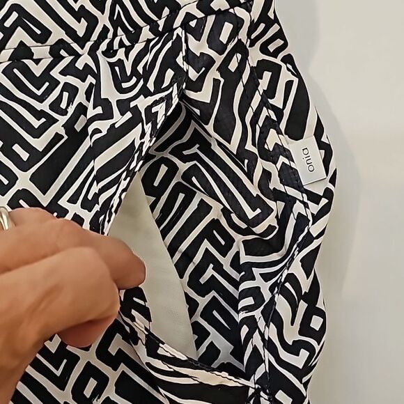 - Onia Men's Calder 7.5 inch Print Swim Trunk SZ. 32 - Picture 4 of 13